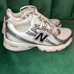 New Balance 740